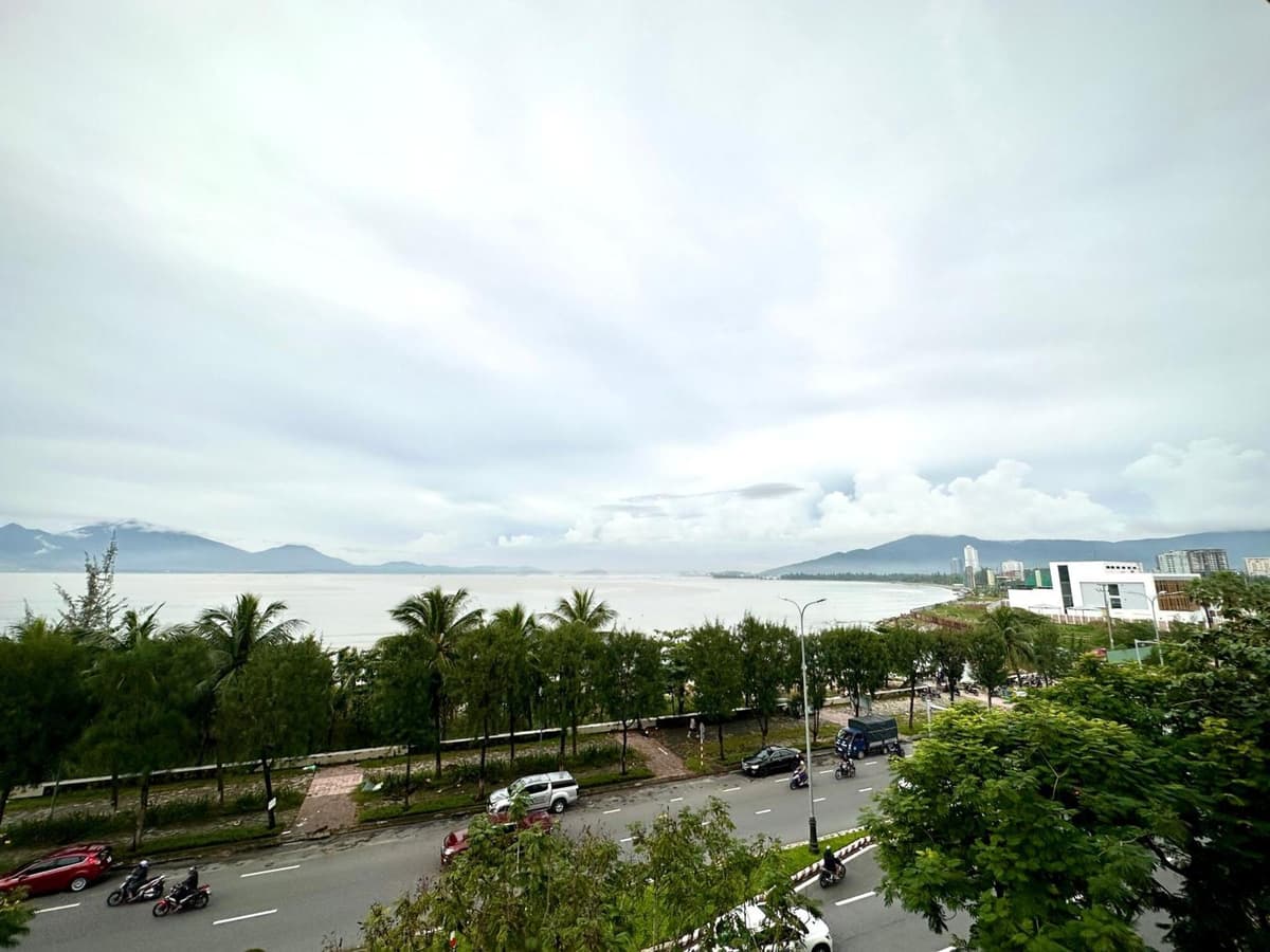 Aura Beachfront Hotel Apartment photo 3