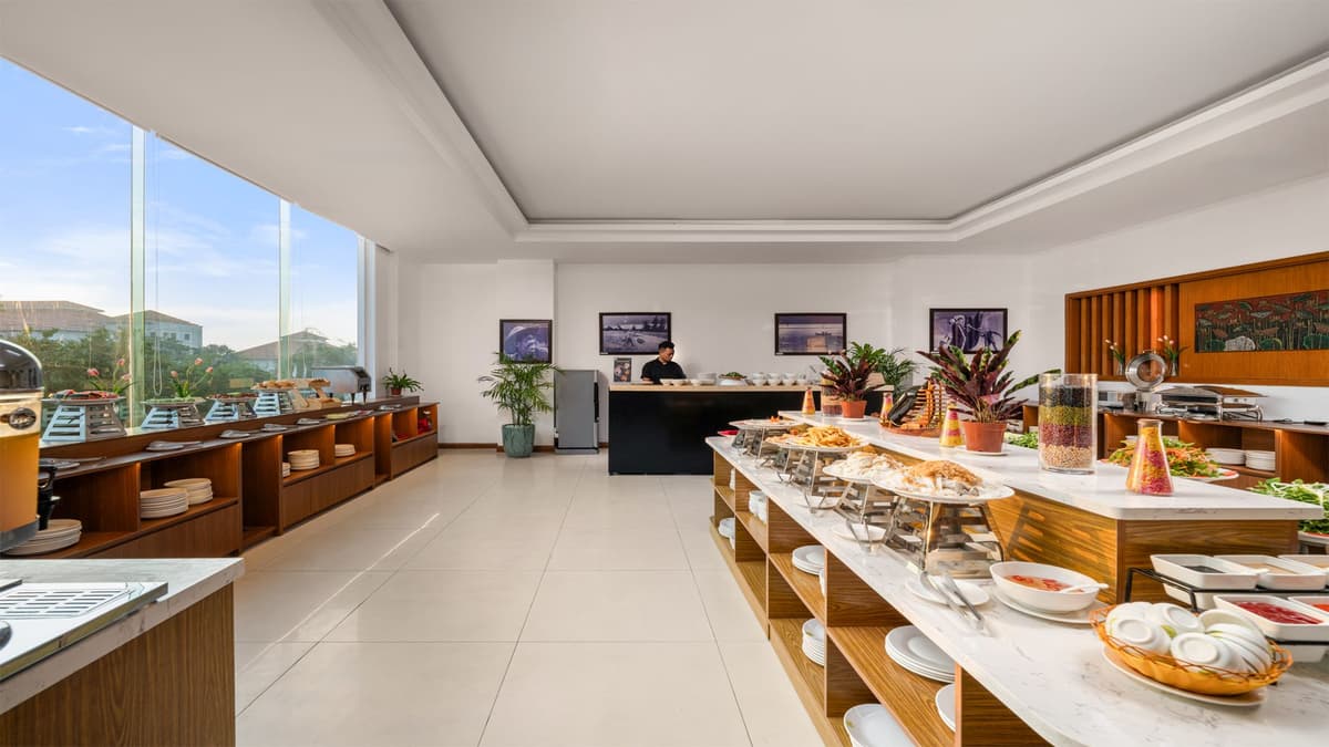 ELC Luxury Hotel Danang photo 2
