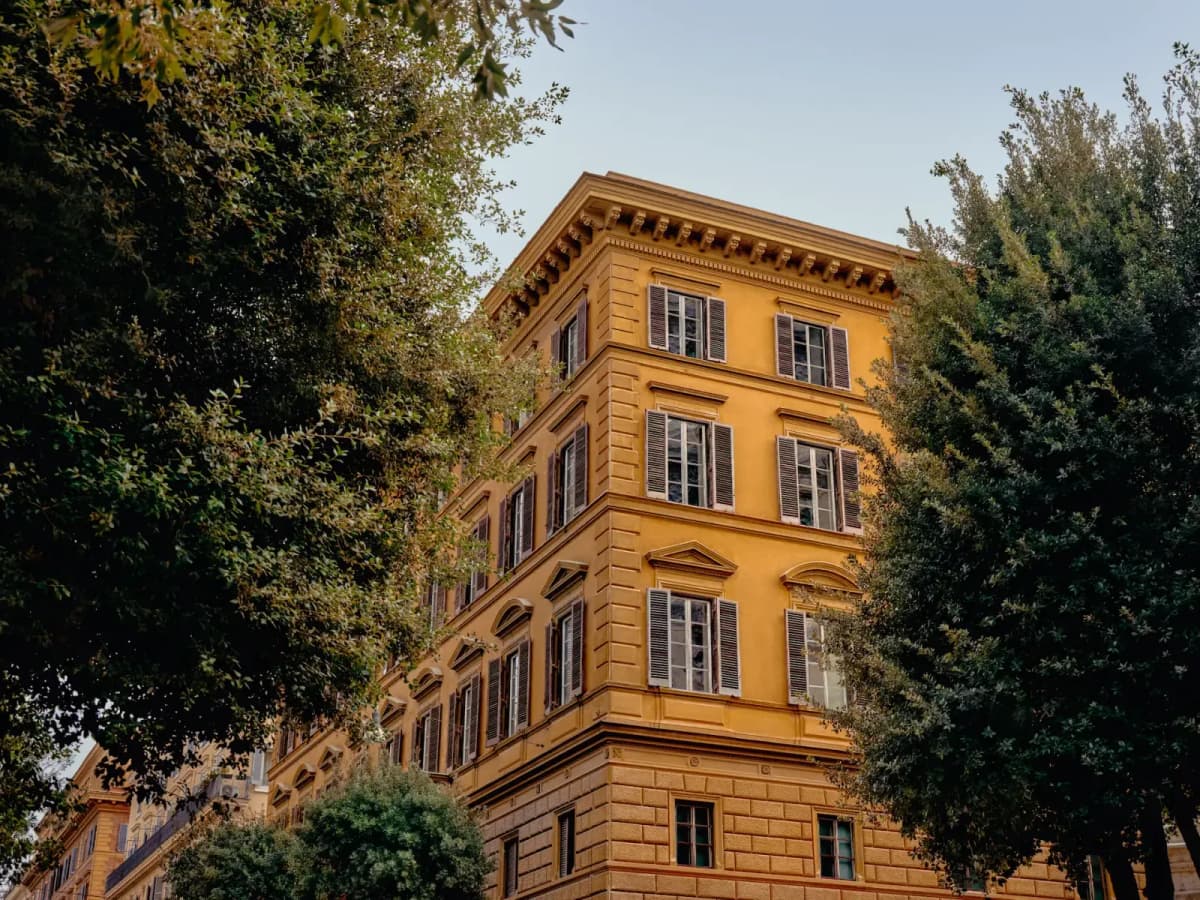 Fassade des Experimental Roma nahe Via Veneto und Villa Borghese