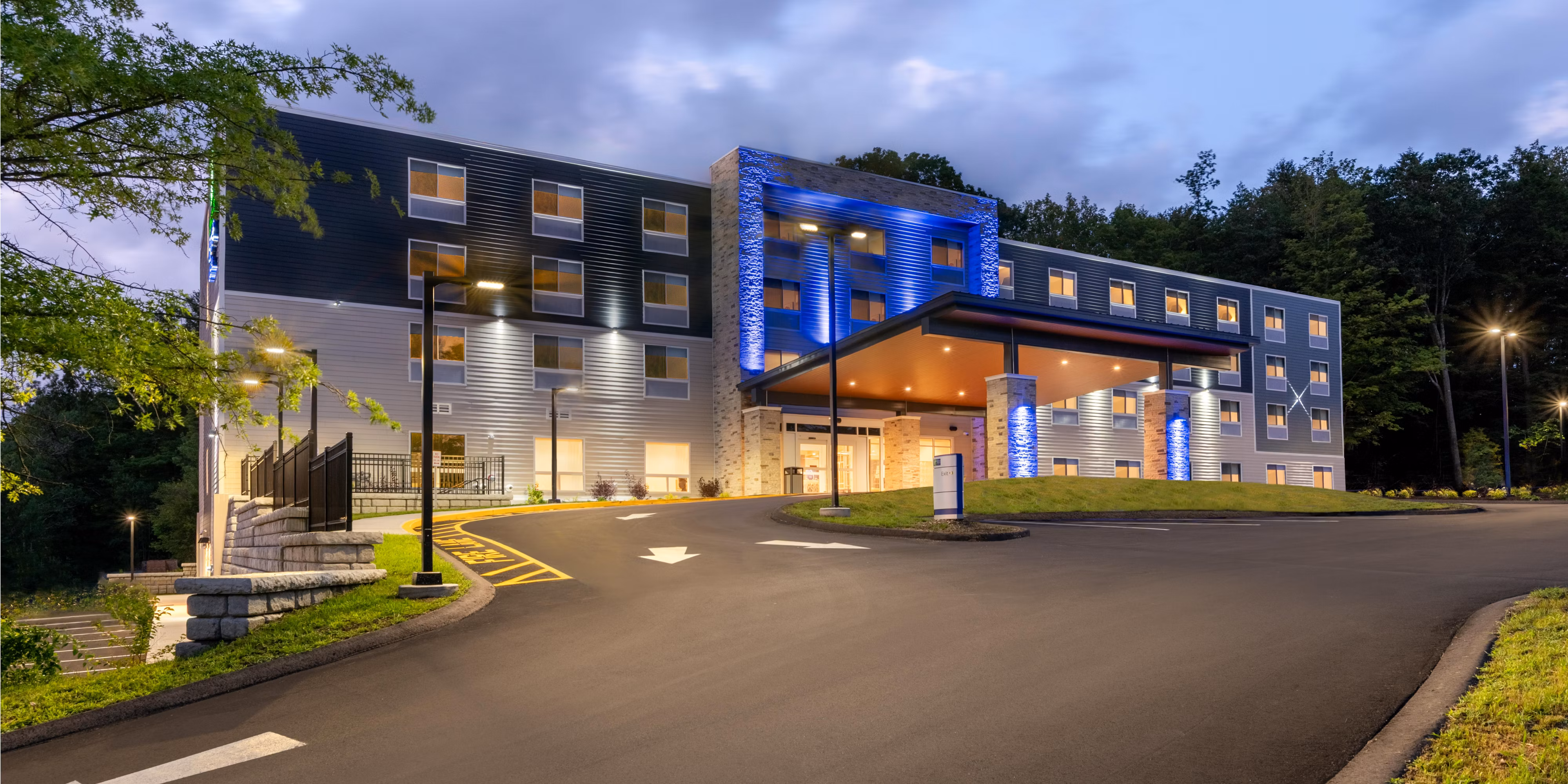 Holiday Inn Express & Suites Pittsfield-Lenox-Berkshires by IHG photo 1