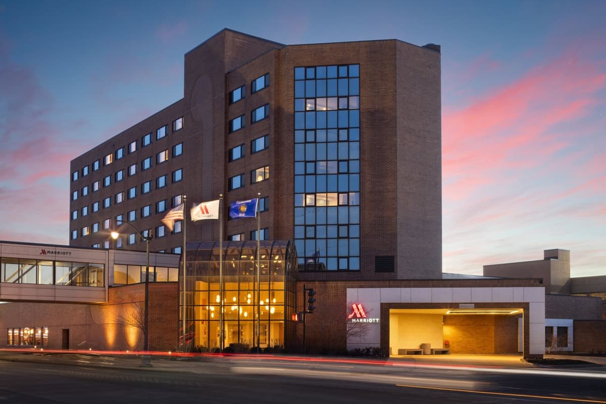 Oshkosh Marriott Waterfront Hotel & Convention Center photo 1