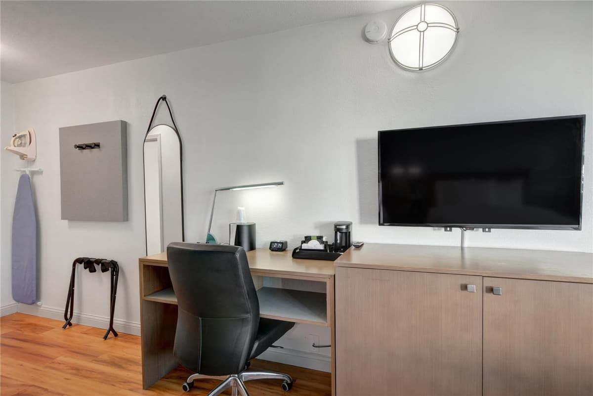 Signature Inn Medford Downtown photo 3