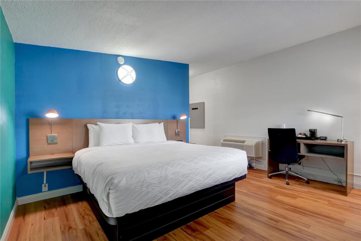 Signature Inn Medford Downtown photo 2