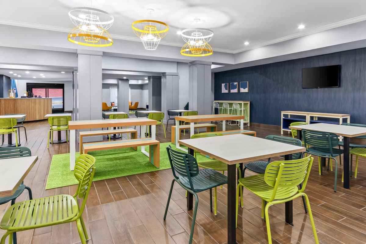 Spark by Hilton Cincinnati Fairfield photo 3
