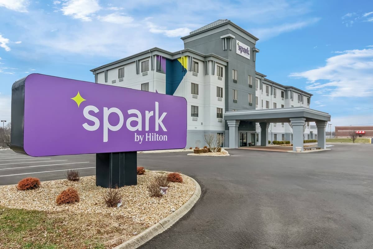 Spark by Hilton Cincinnati Fairfield photo 1