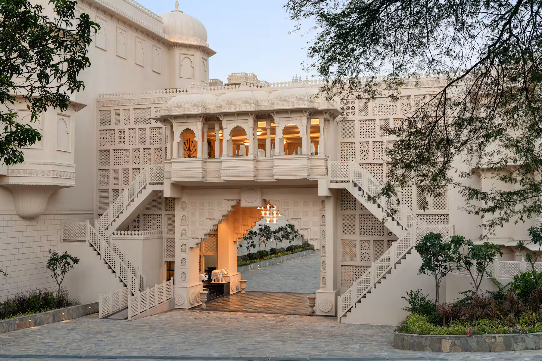 Wyndham Grand Udaipur Fatehsagar Lake photo 2