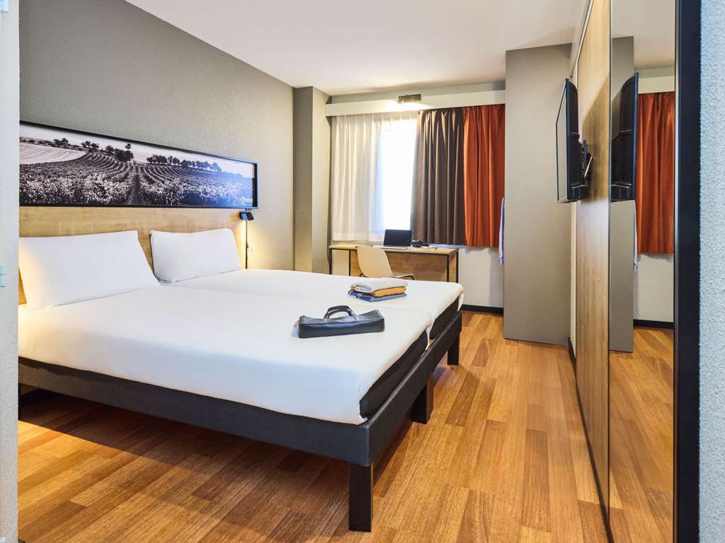 ibis Valladolid photo 5